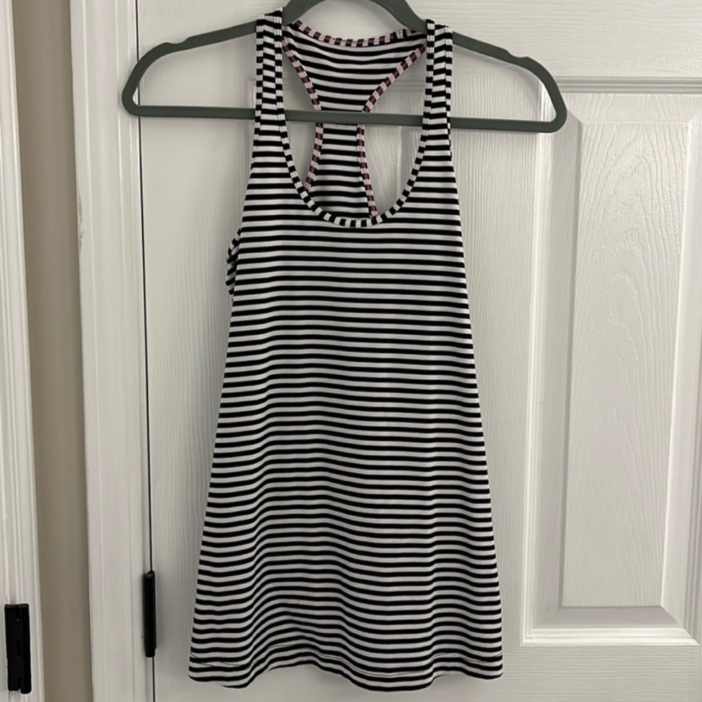 Lululemon tank in excellent condition! Size 8